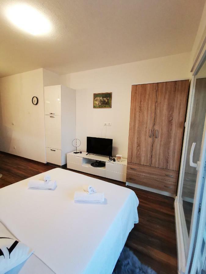 Charming studio - apartment Makarska Exterior foto
